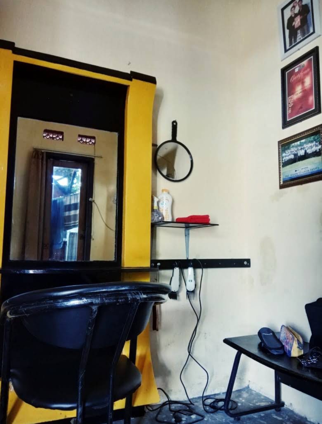 Kondisi ruang Barbershop El Legendary Malang